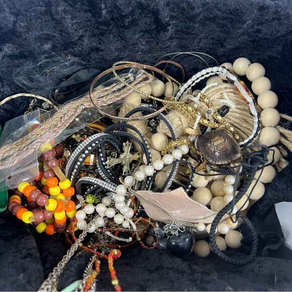 5 pounds of craft jewelry bundle vintage to current for repurpose - Picture 14 of 15